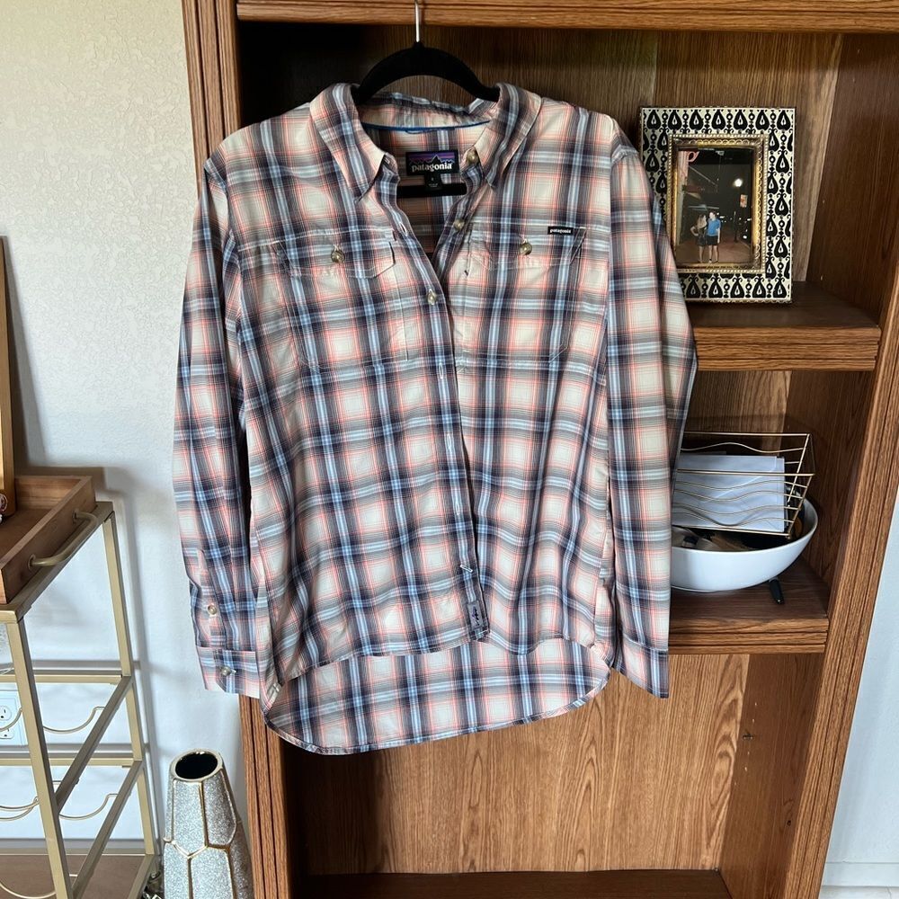 PATAGONIA PLAID BUTTON UP TOP